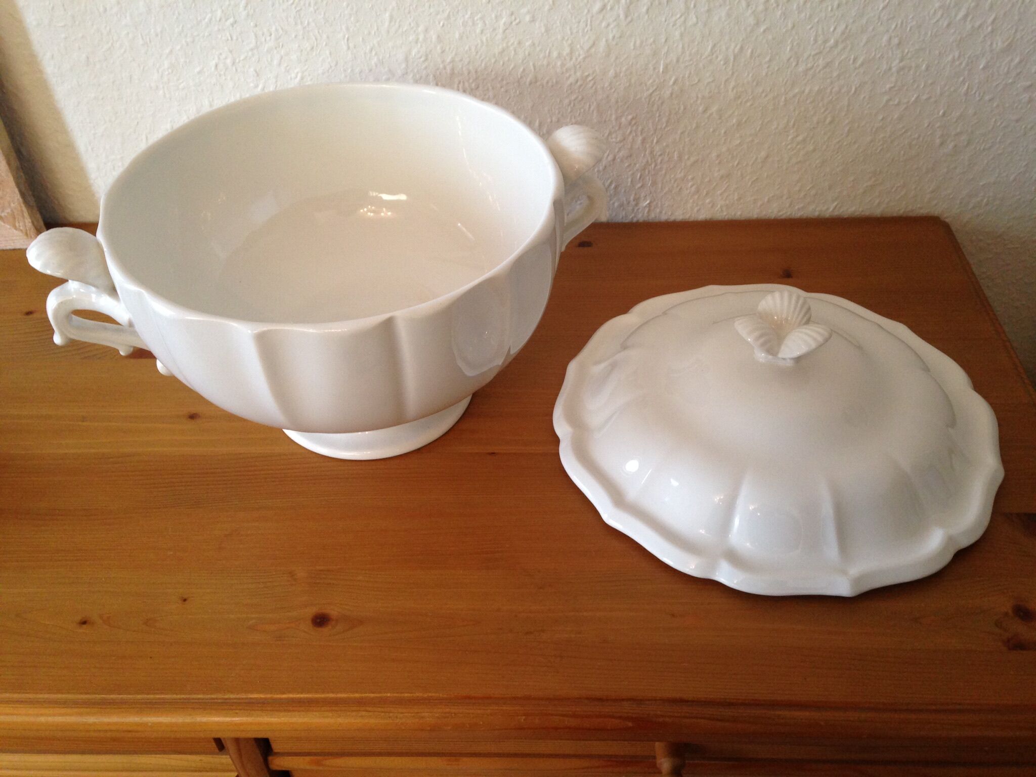 Ancient Gien Soupiere