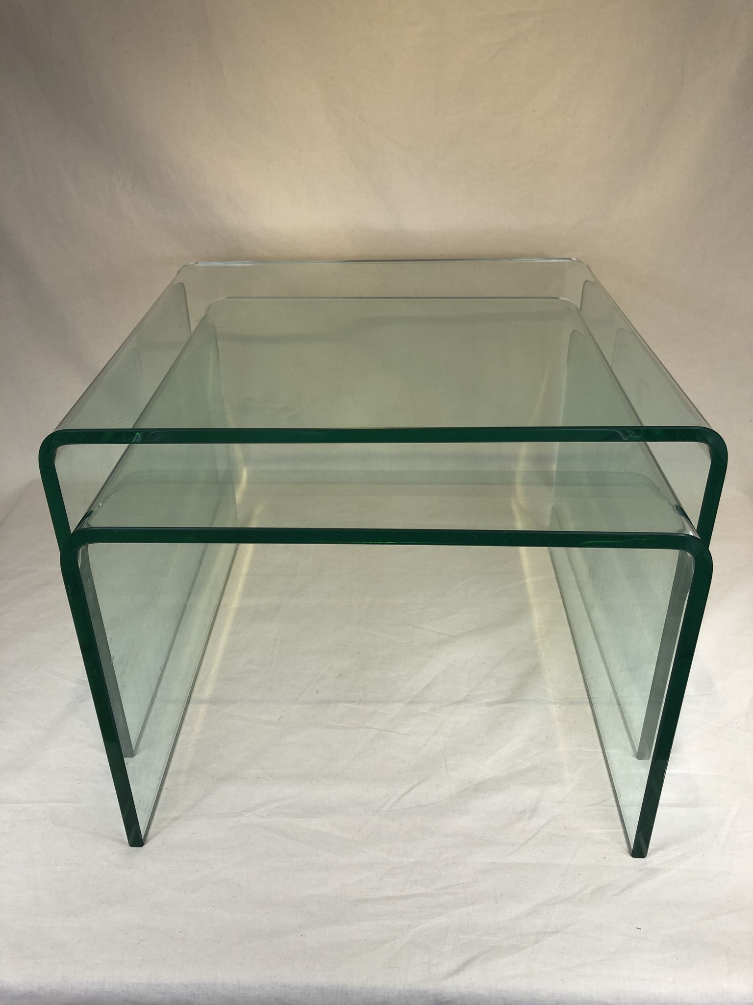 Ensemble 2 tables gigognes en verre 1980
