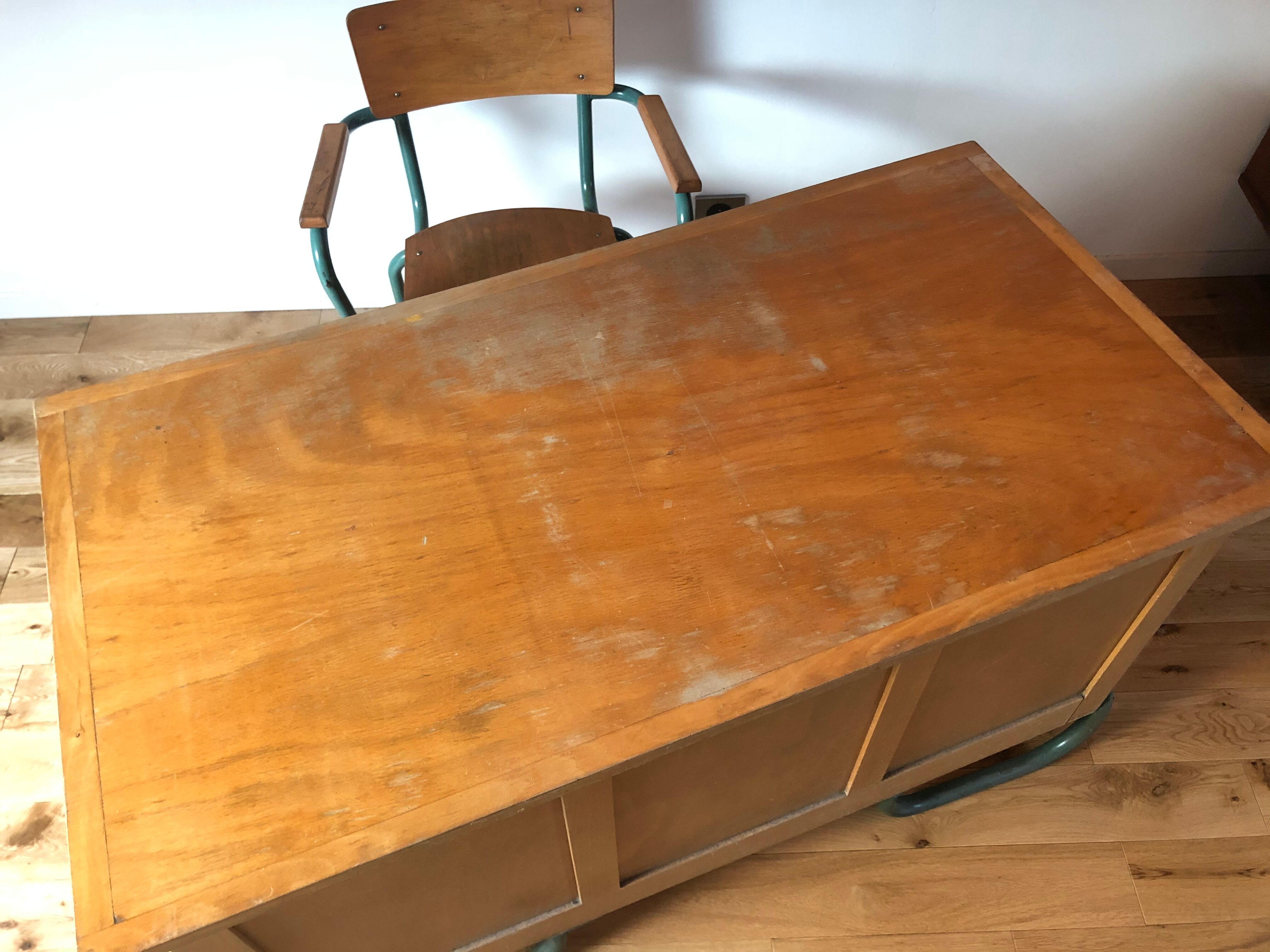 School office and chair Delagrave