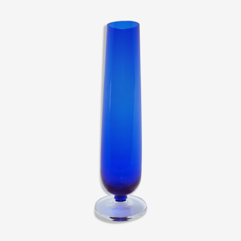 Vase en verre bleu scandinave