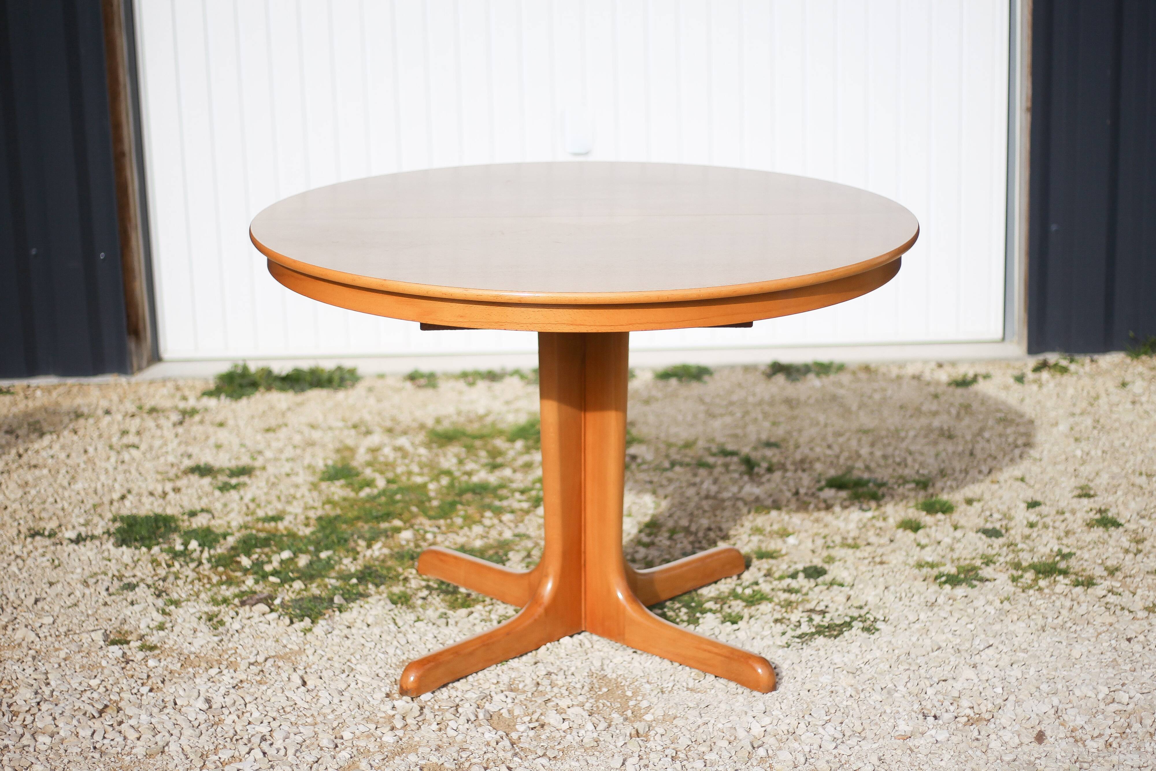 Table ronde bois et ses 4 chaises Self, table à manger, meuble de salon