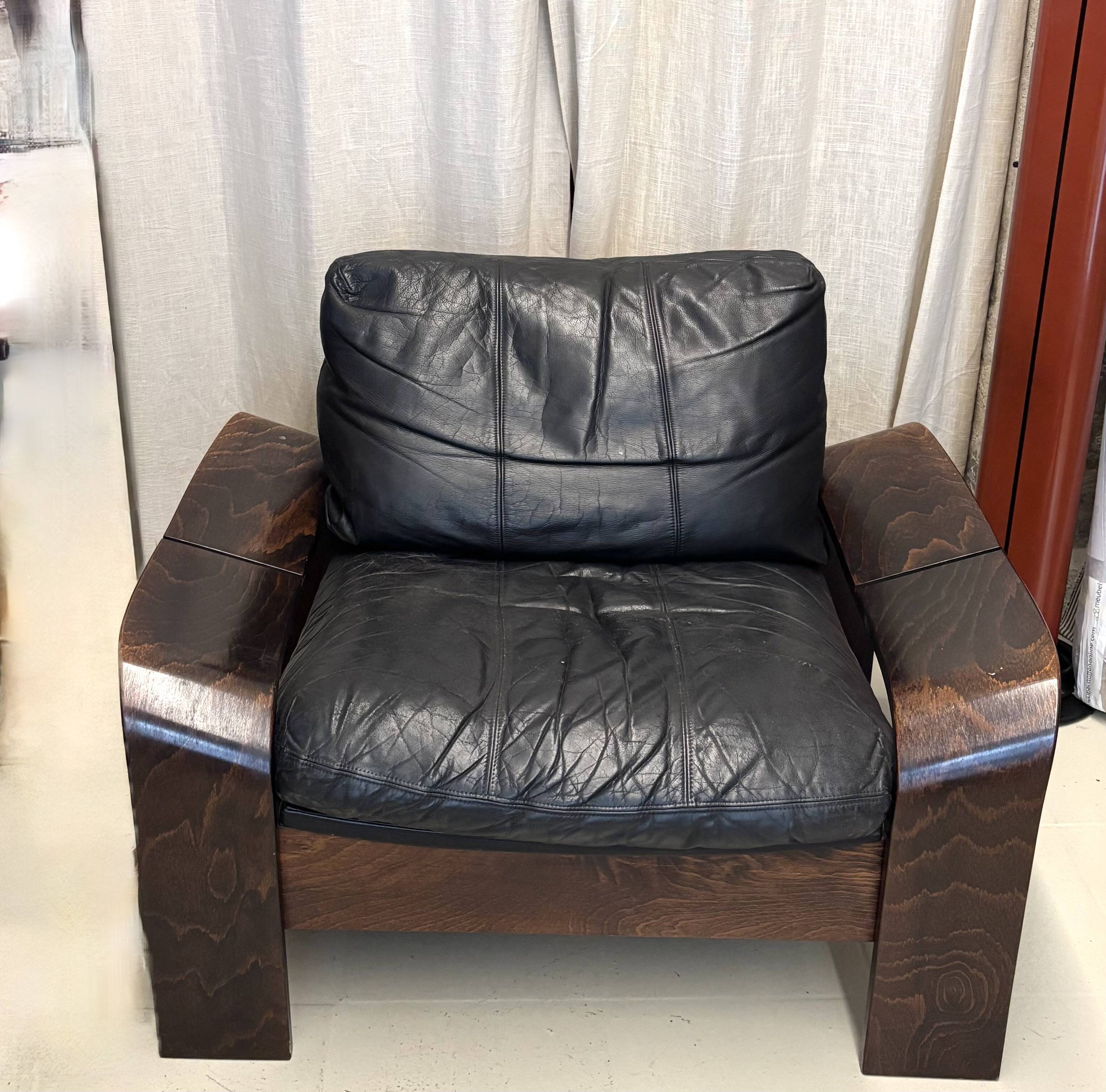 Pair of Scandinavian armchairs in leather and rosewood.