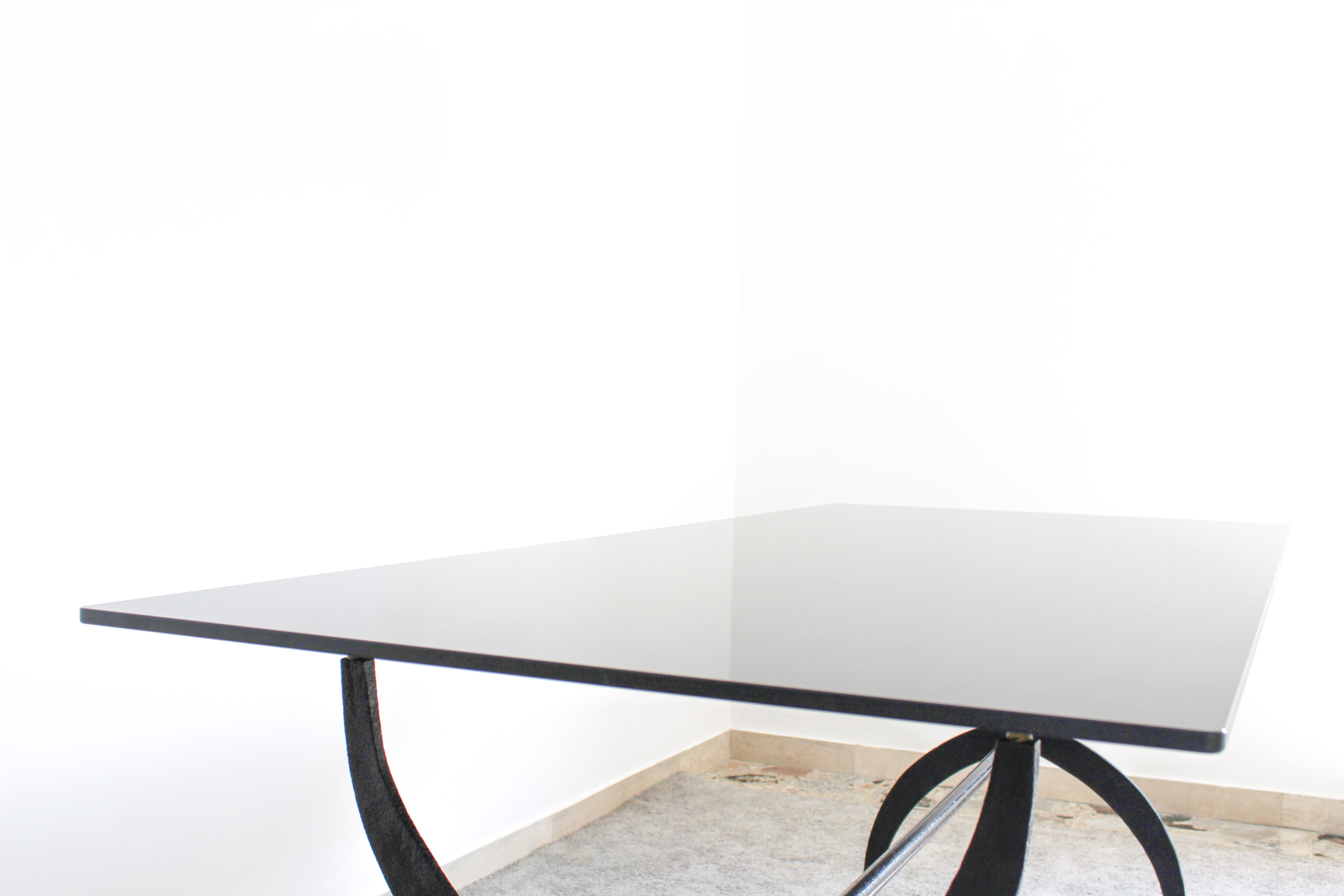 Wrought iron table with black lacquered glass, Italia 1970s