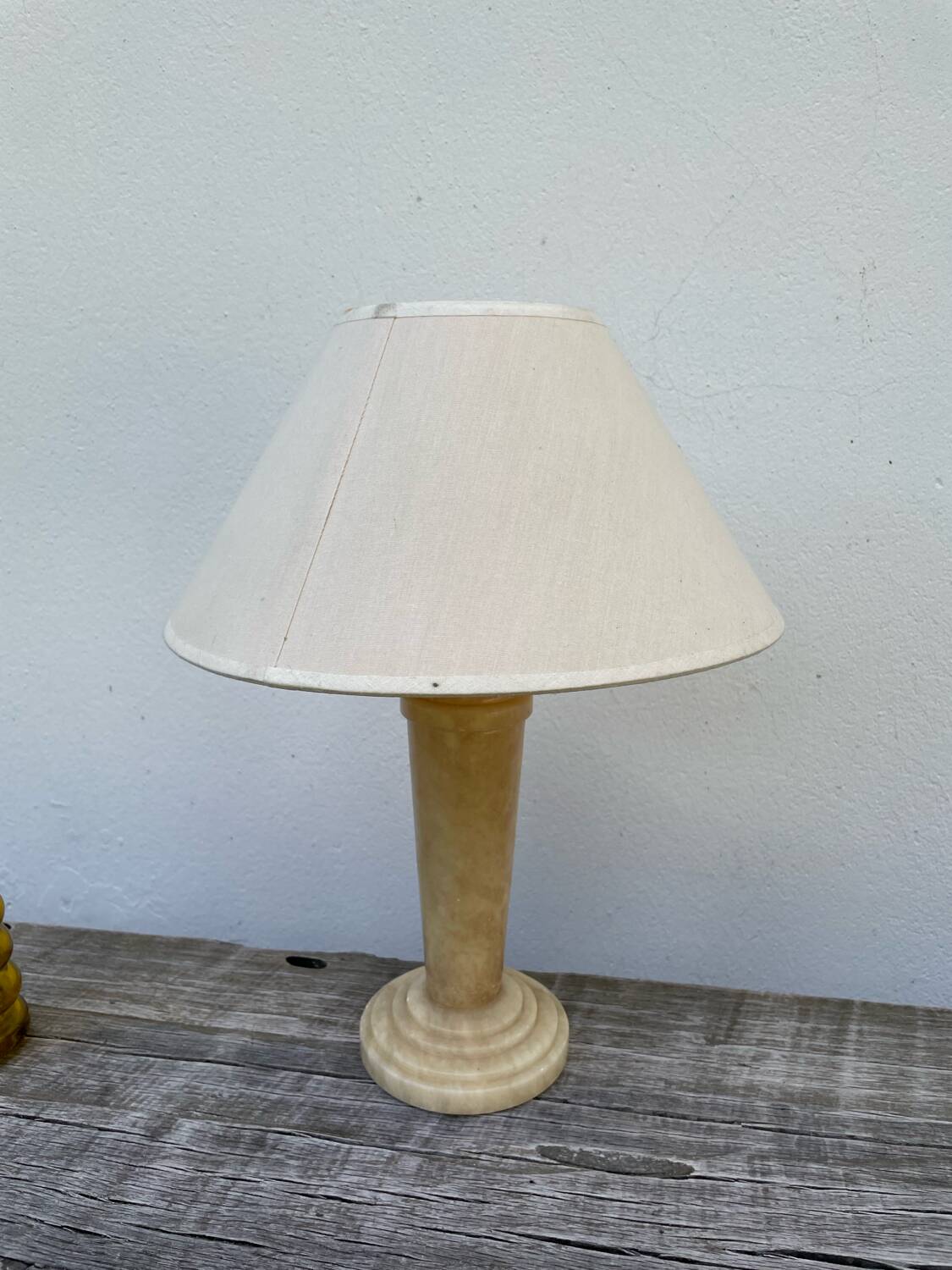 Beige alabaster art deco lamp