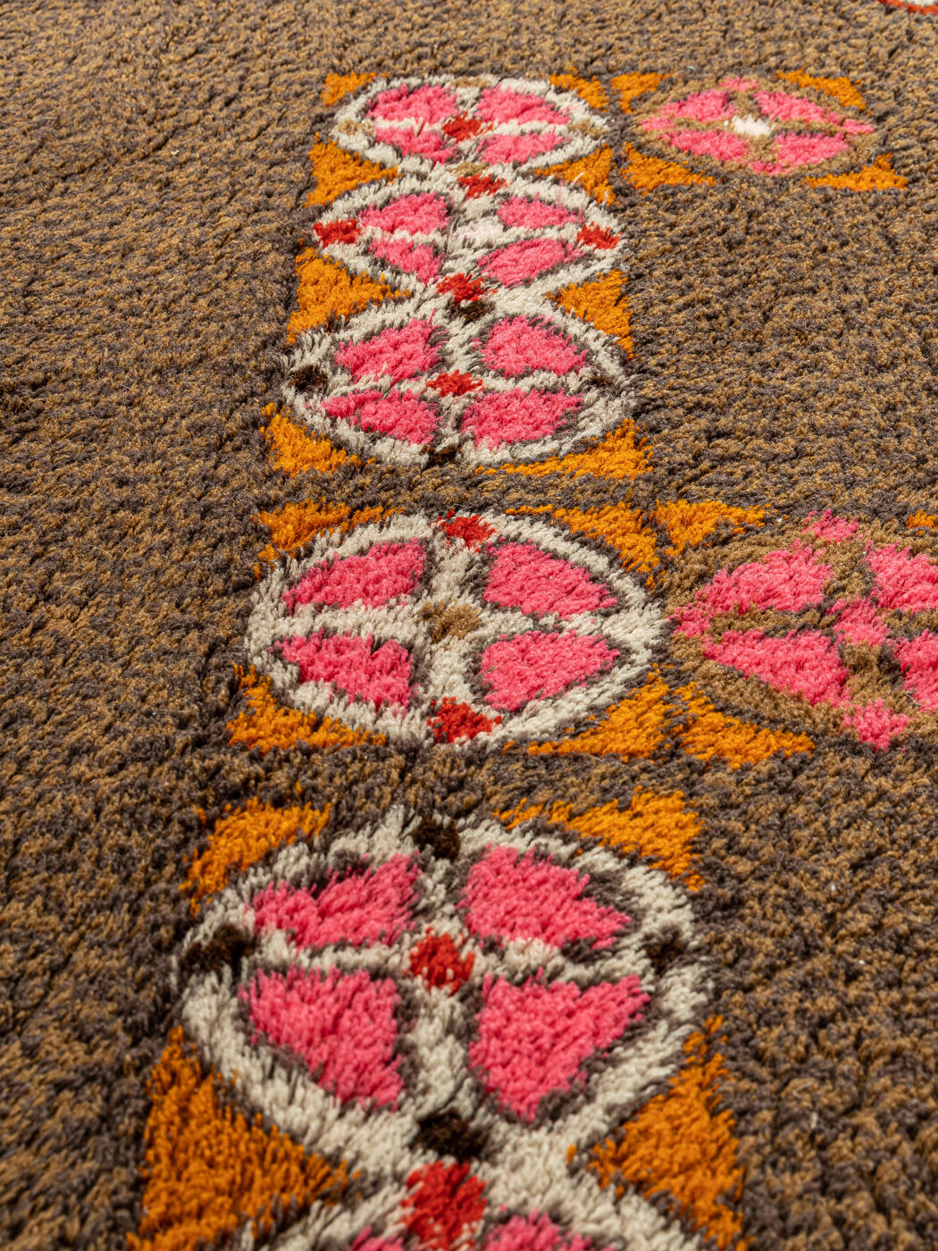 1970s carpet, 252 x 344