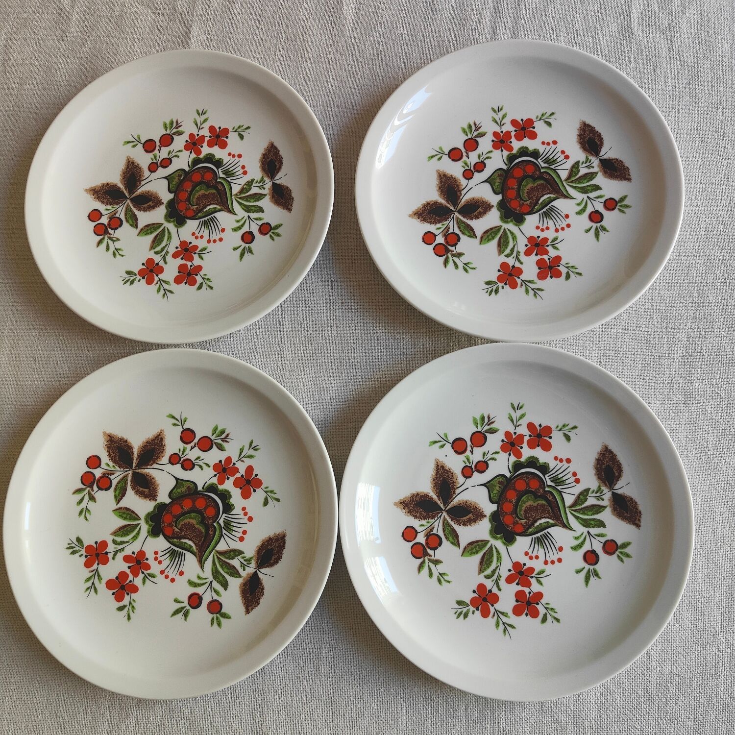4 vintage plates 70s