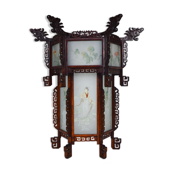 Lanterne asiatique en bois sculpté de dragons et panneaux de verre peints — Beyit