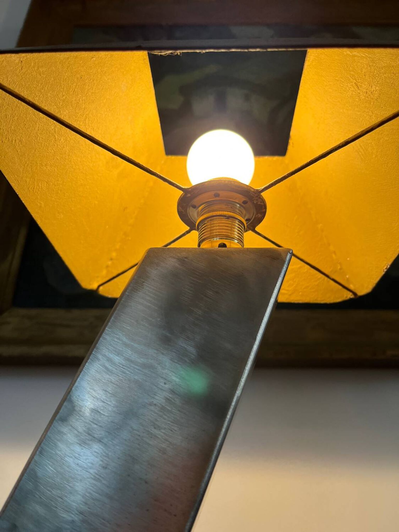 Lampe de bureau en acier