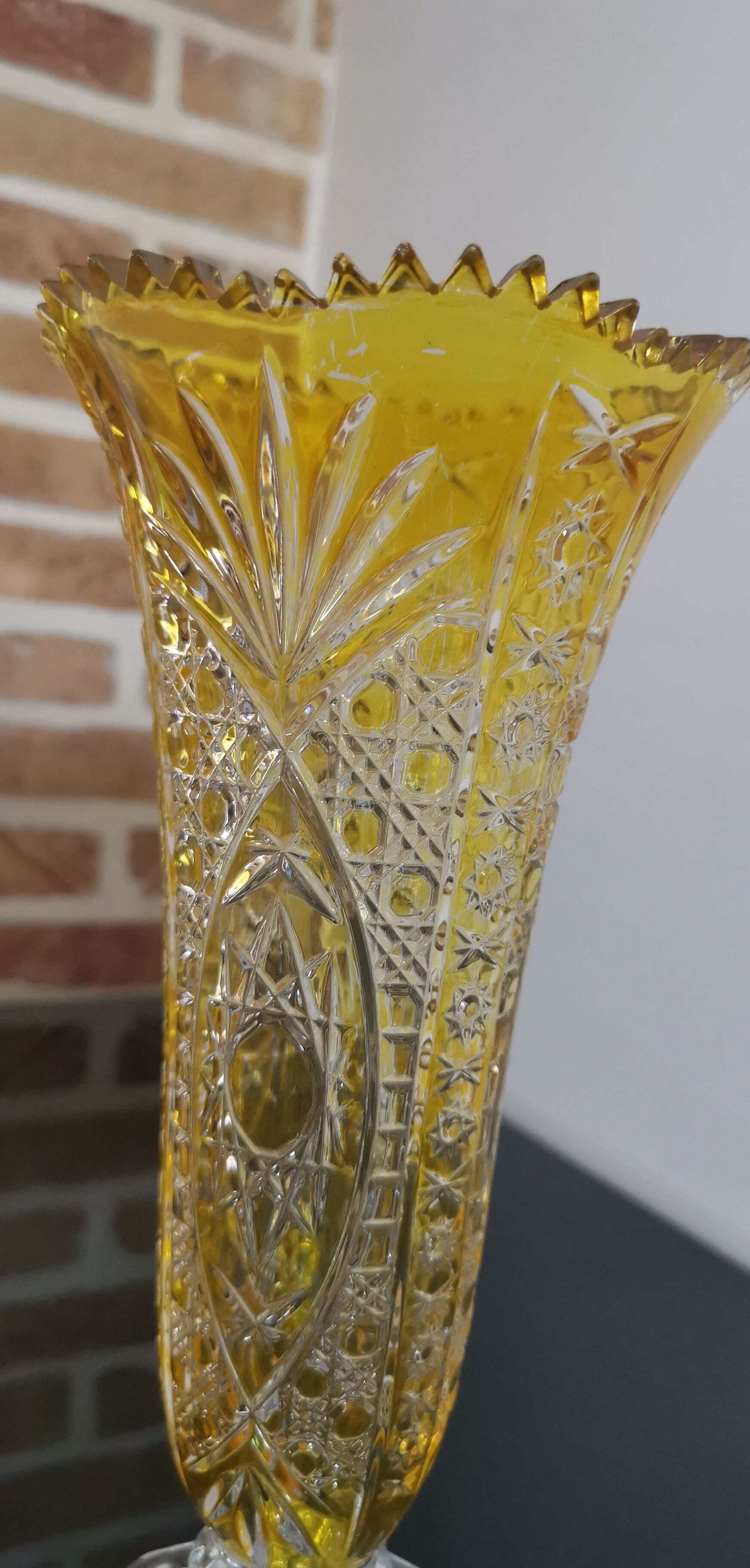 Ancient vase soliflore crystal chiseled yellow-orange
