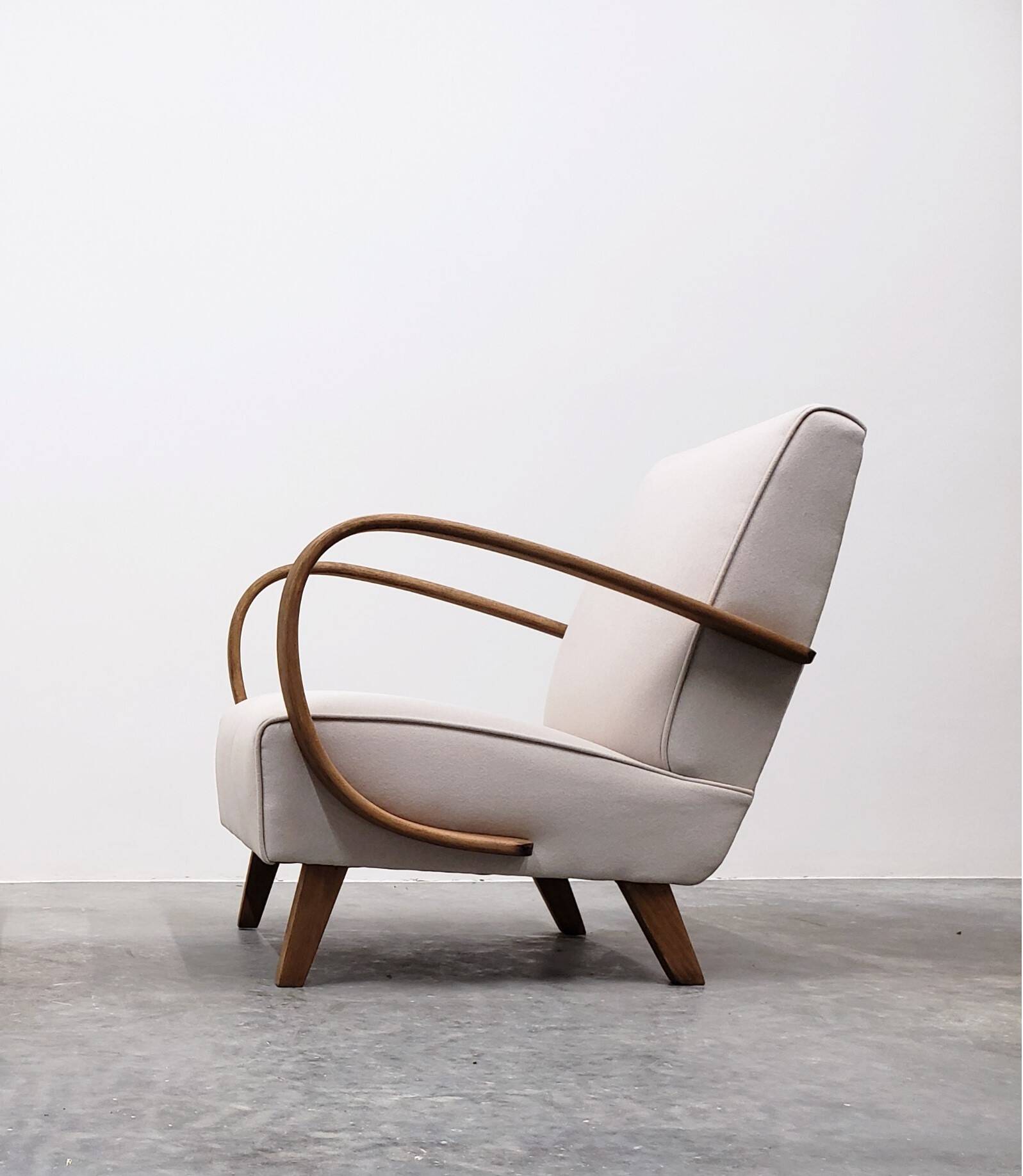 1930 Jindrich Halabala Bentwood Armchair in Beige