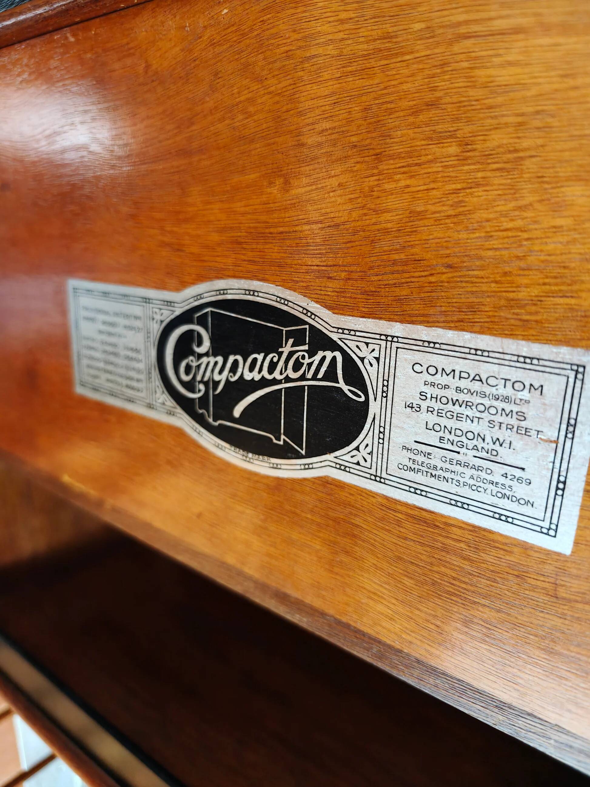 Belle garde-robe pour homme Art déco anglais des années 1920 Compactom Ltd