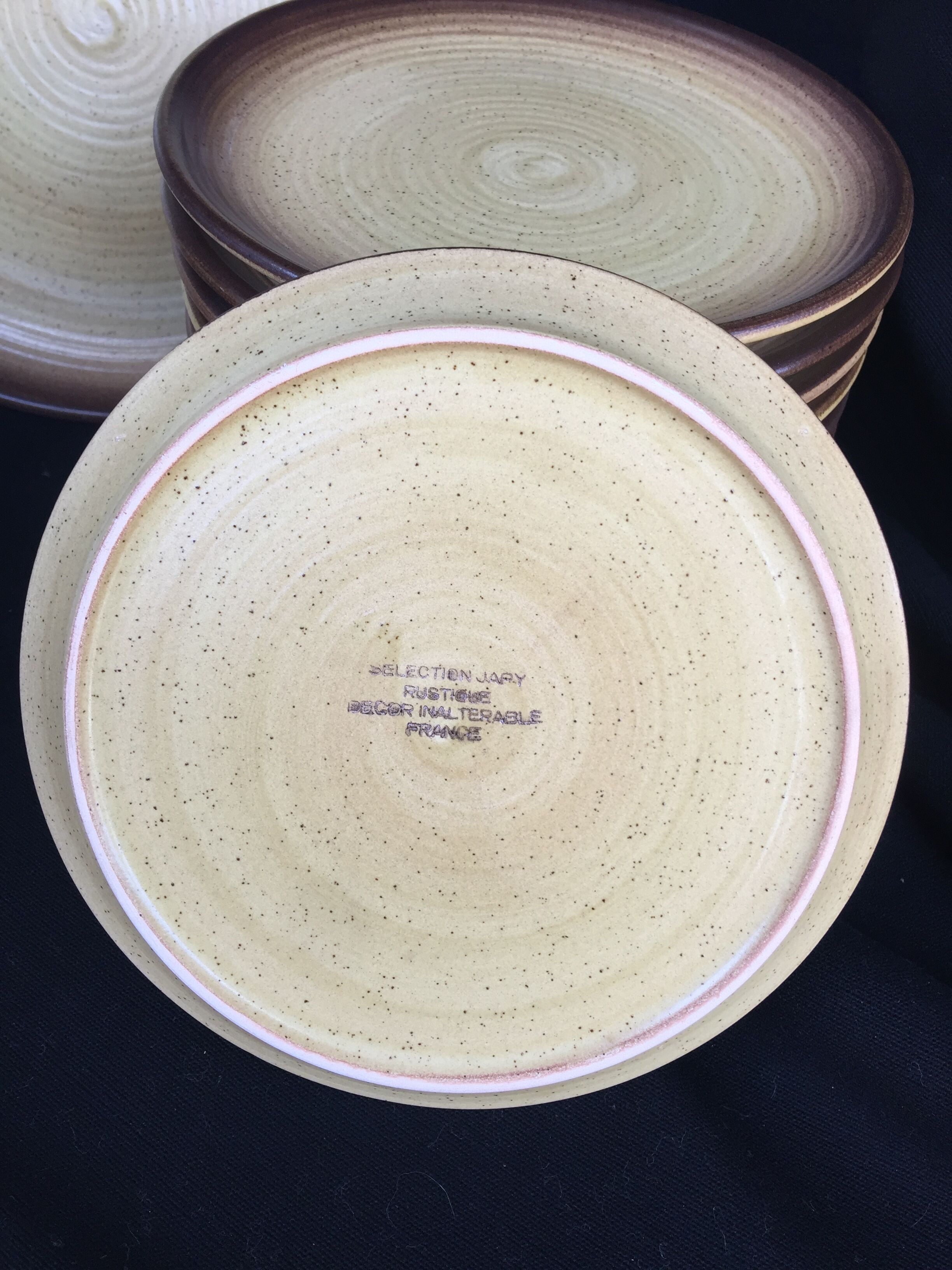 Stoneware dessert plates