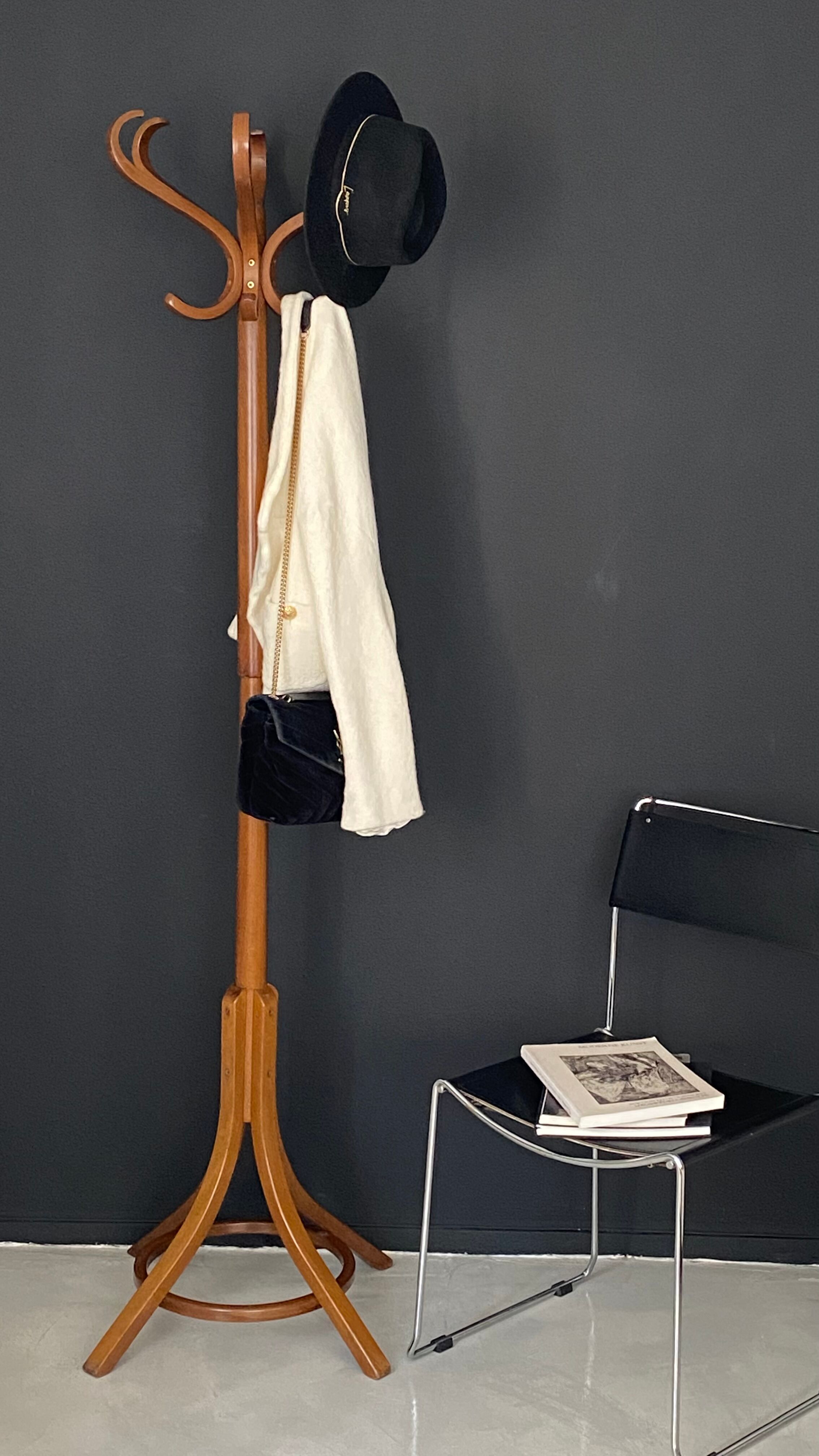 Baumann coat holder