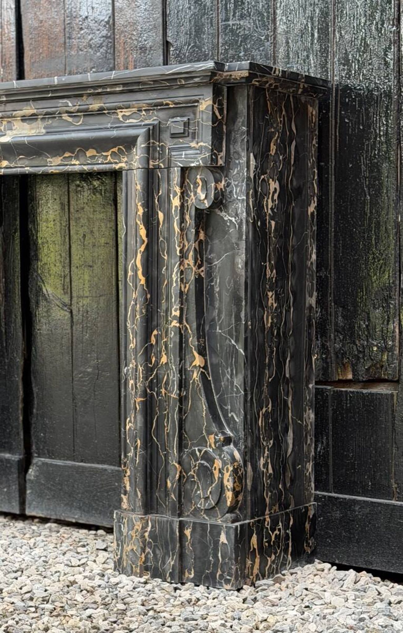 Cheminée de style Louis XIV en marbre Portor, vers 1880