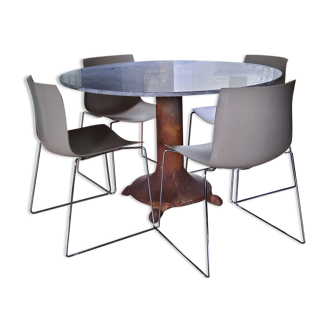 Table and its 4 chairs