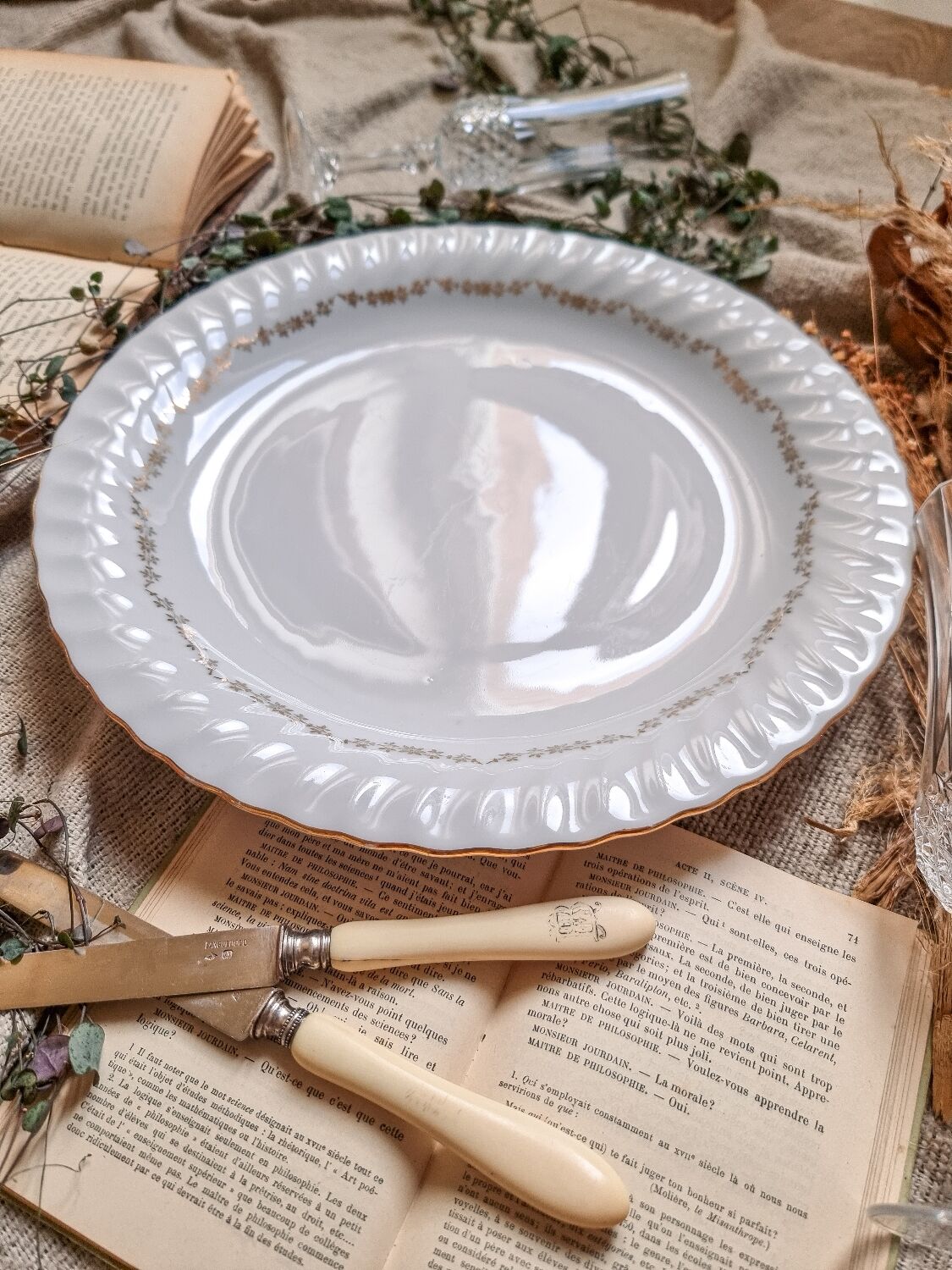 Round dish, hard porcelain, Rheinpfalz, Germany