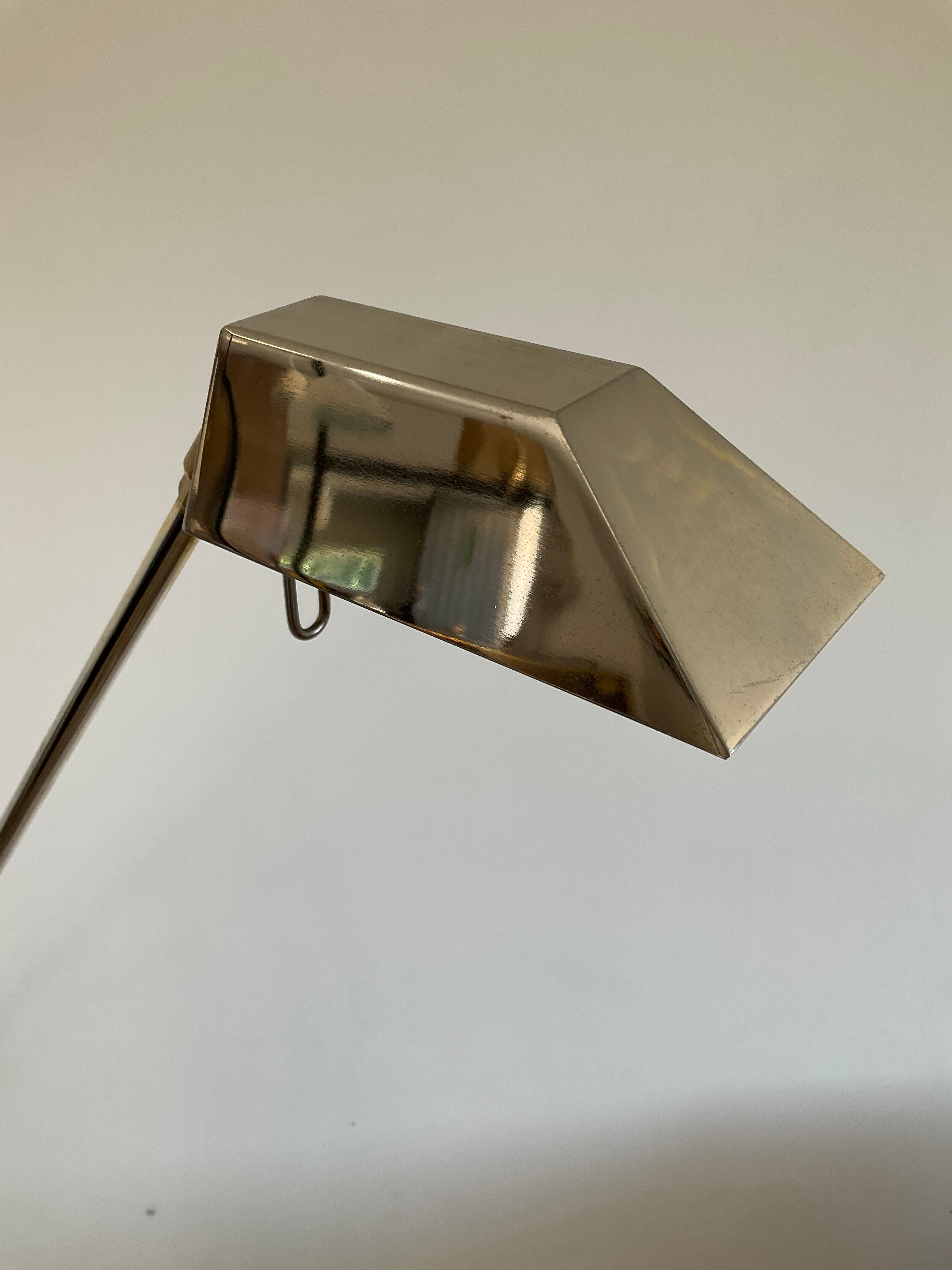Deknudt e-reader floor lamp from the 70s in brass