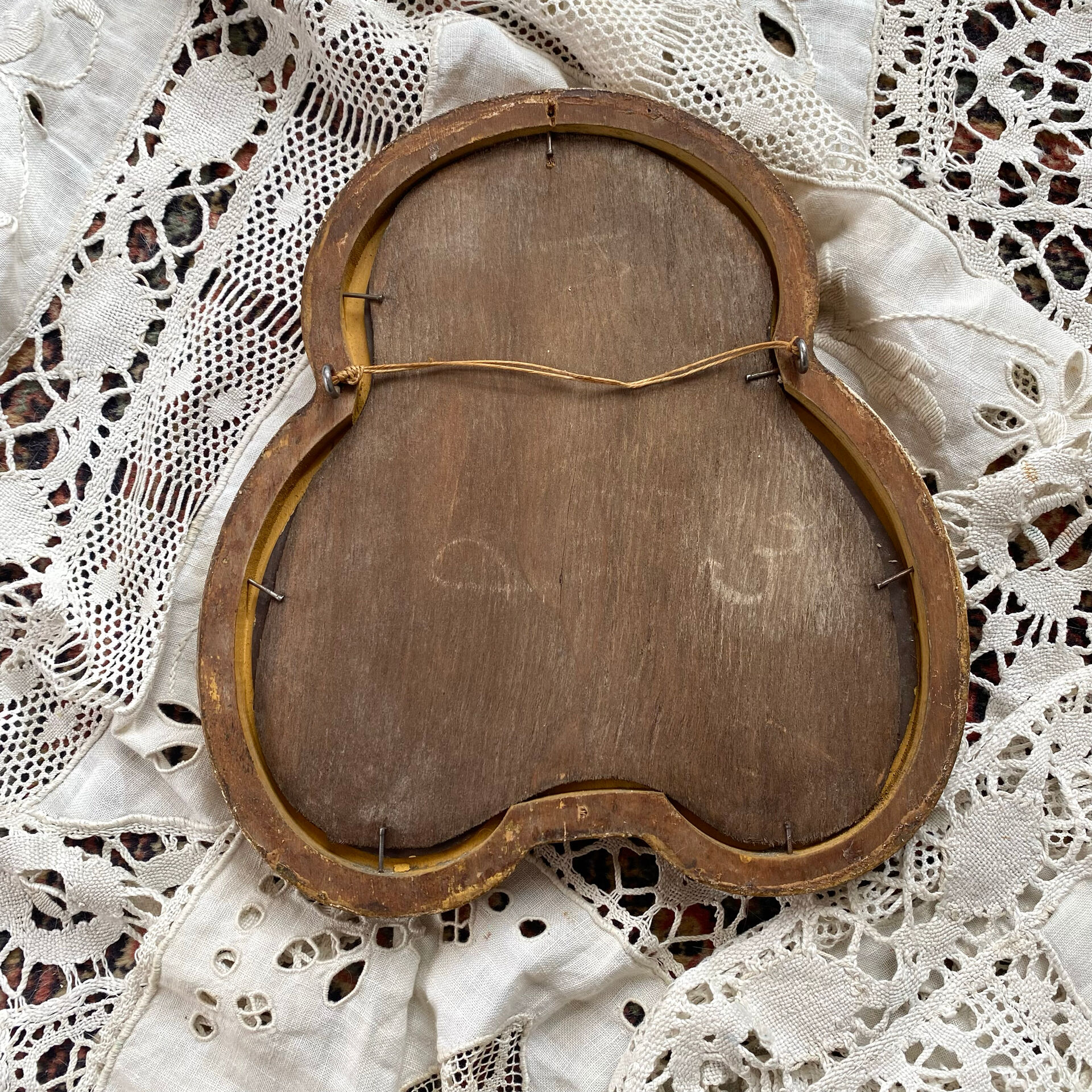 Miroir ancien trilobé en bois doré 22 cm 