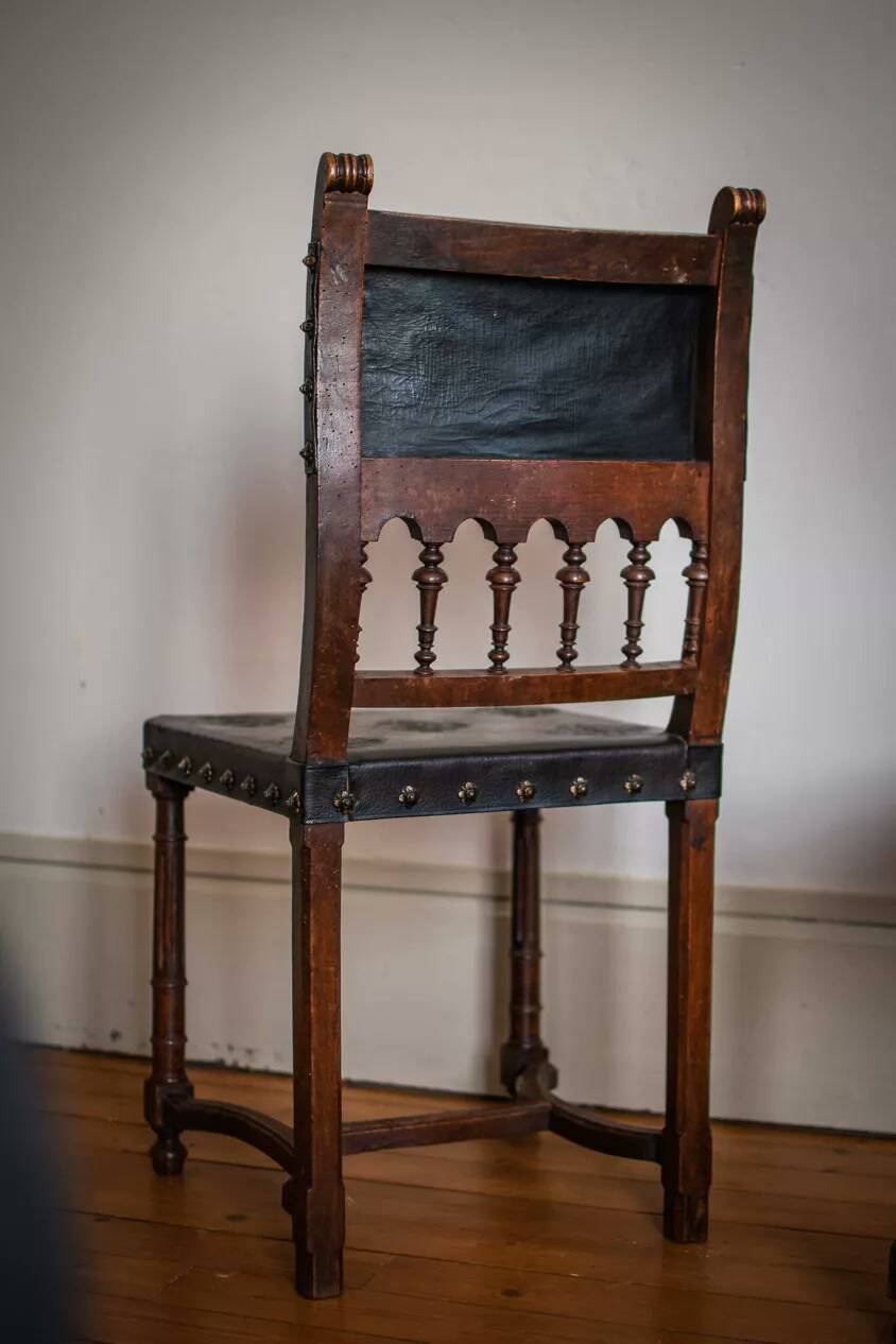 Paire de chaises Henri II – Modèles classiques en bois