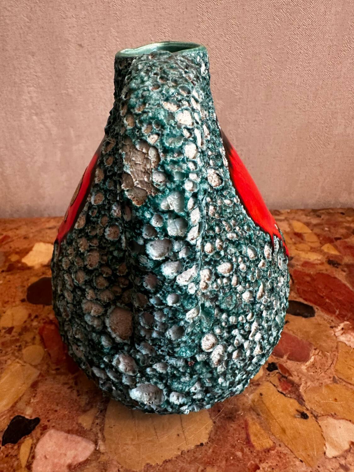 Pichet Vallauris années 60 rouge émaillé Fat Lava vert écume des mers