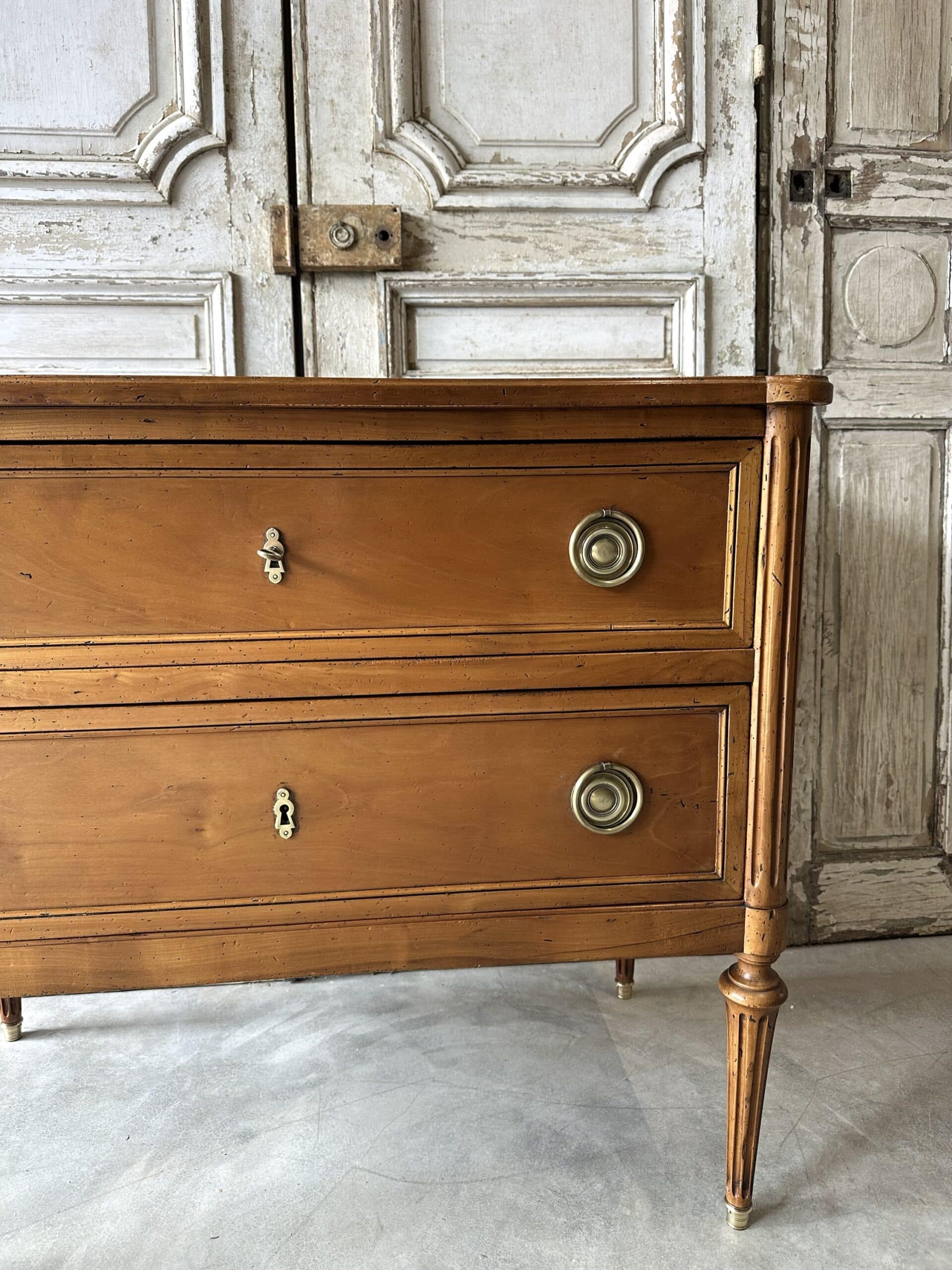 Jumping commode in cherry wood, Louis XVI style, 20th century.