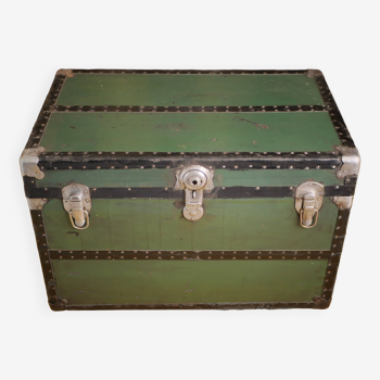 Green wooden chest/trunk