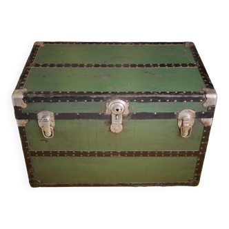 Green wooden chest/trunk