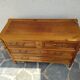 Commode en noyer de style Louis XVI