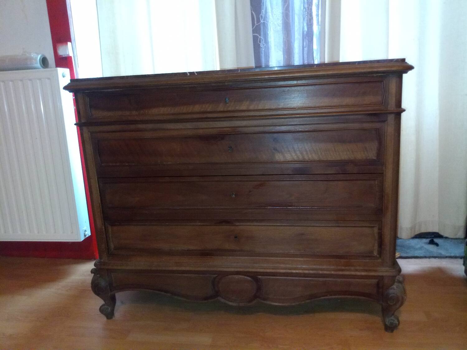 Rocaille style chest of drawers