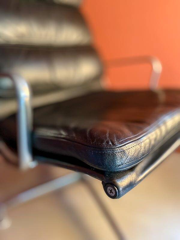 EA 216 armchair Herman Miller old edition