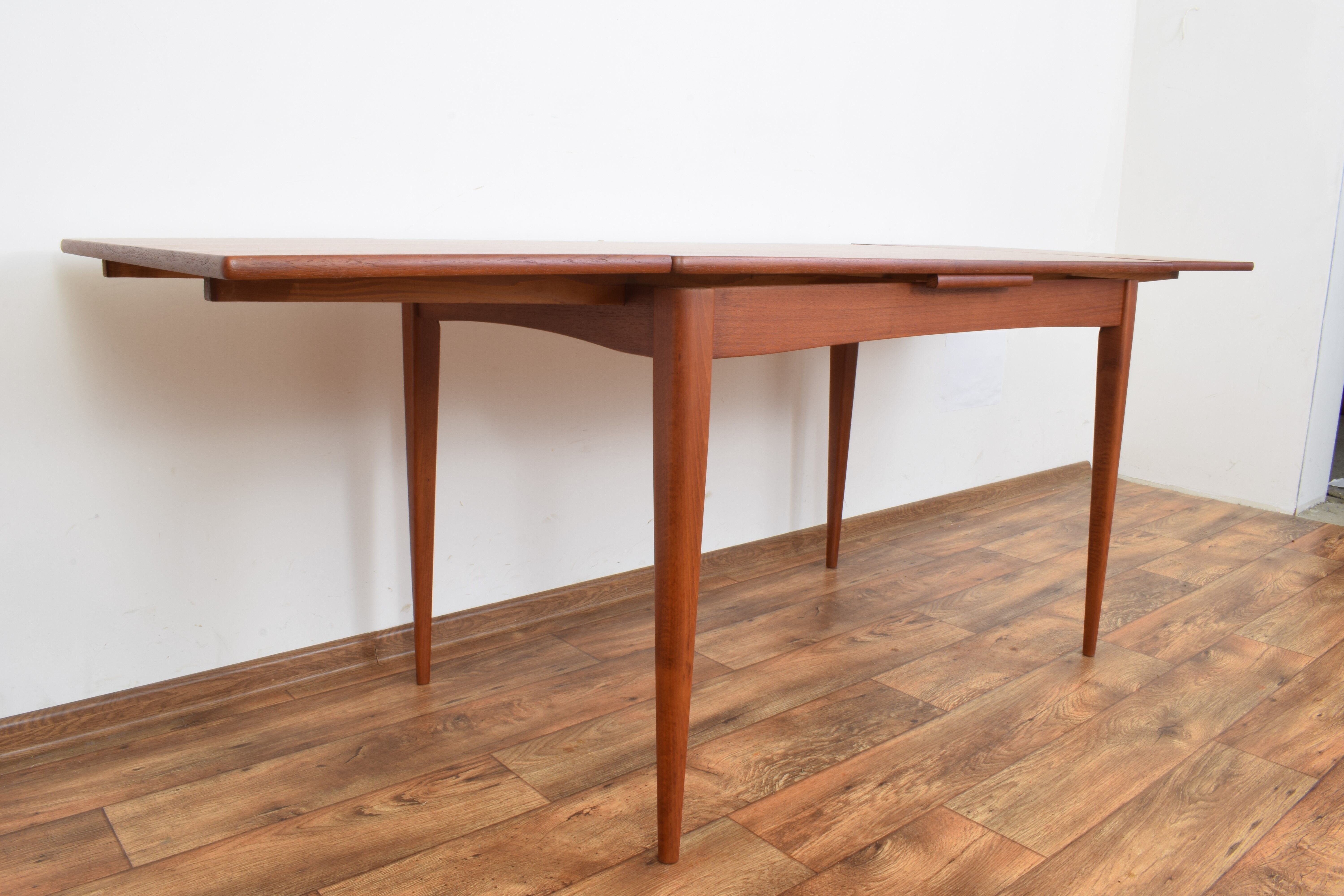 Extendable dining table from Friedrich A.