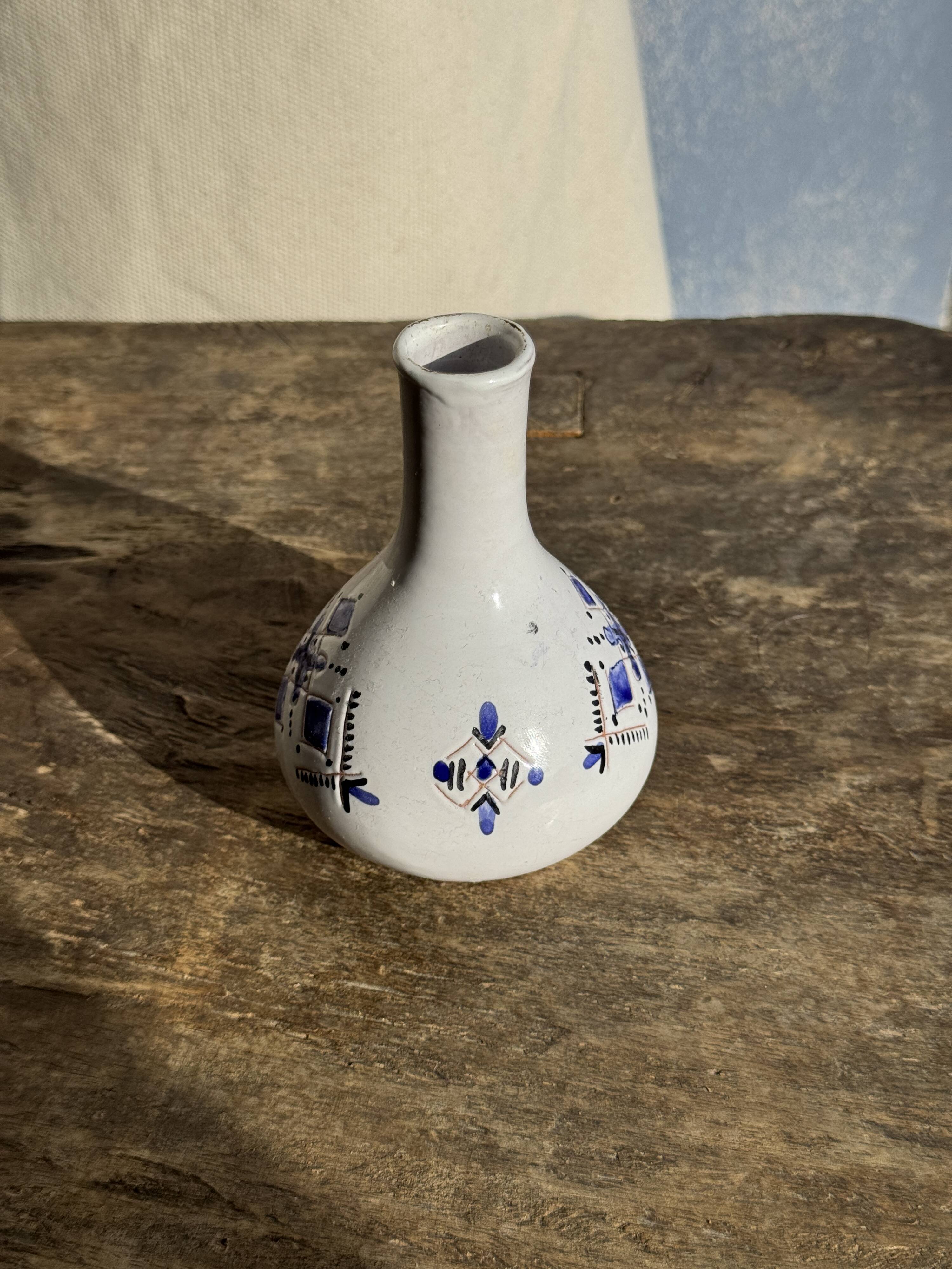 Small vintage white soliflore vase with blue geometric patterns H12