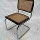 Chaise design Cesca modèle b32 en noir et chrome
