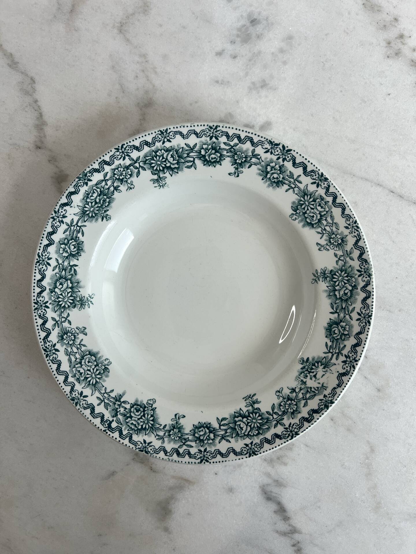 Set of 5 mismatched deep plates in earthenware and stoneware.