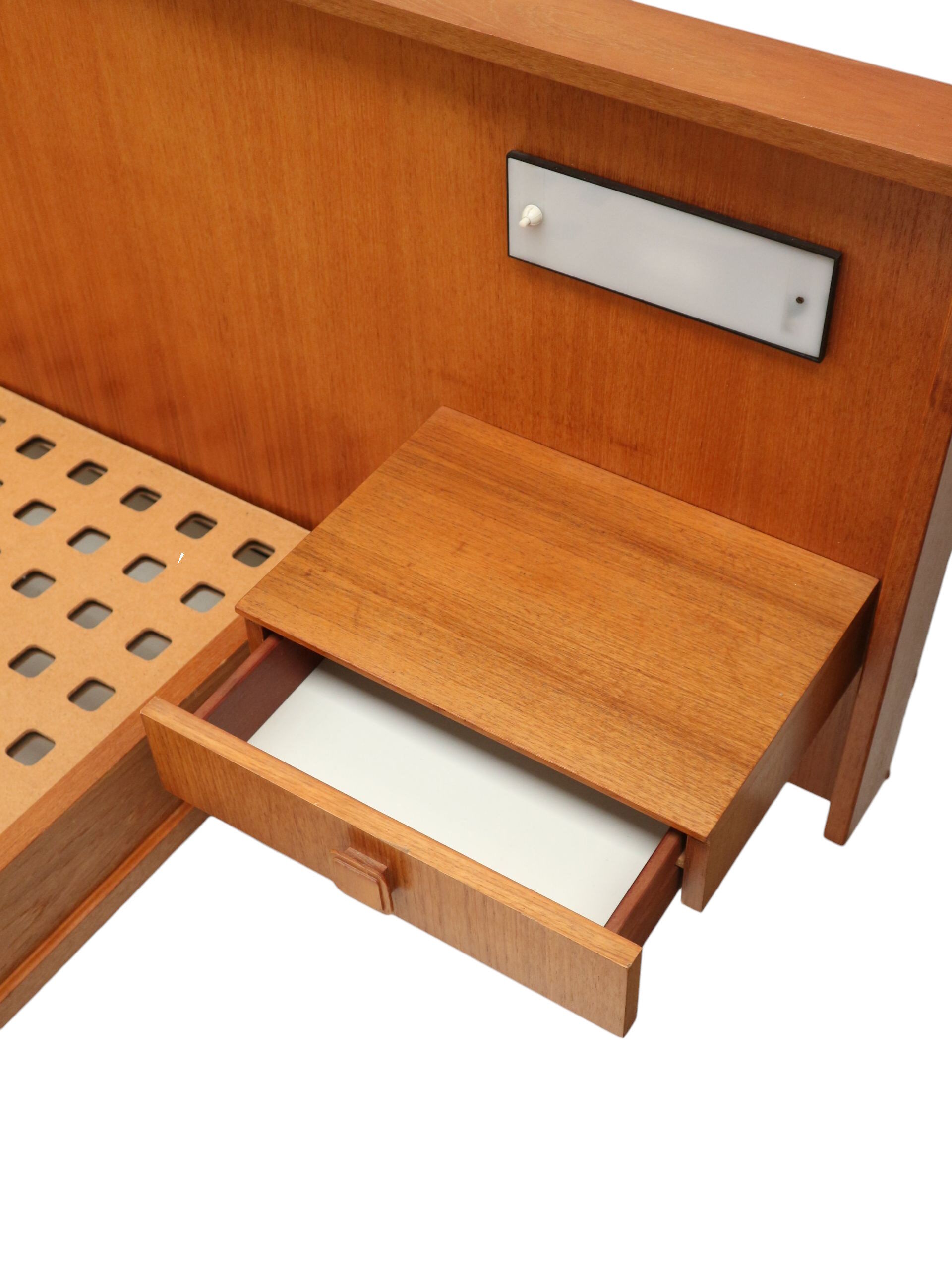 Lit double vintage avec tables de chevet flottantes, fabriqué dans les années 1960