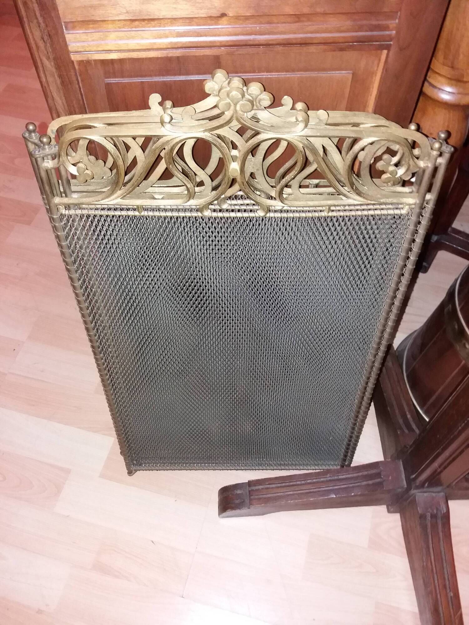 Firewall in 4 elements of style neo Gothic bronze and iron mesh in perfect condition and time 1950