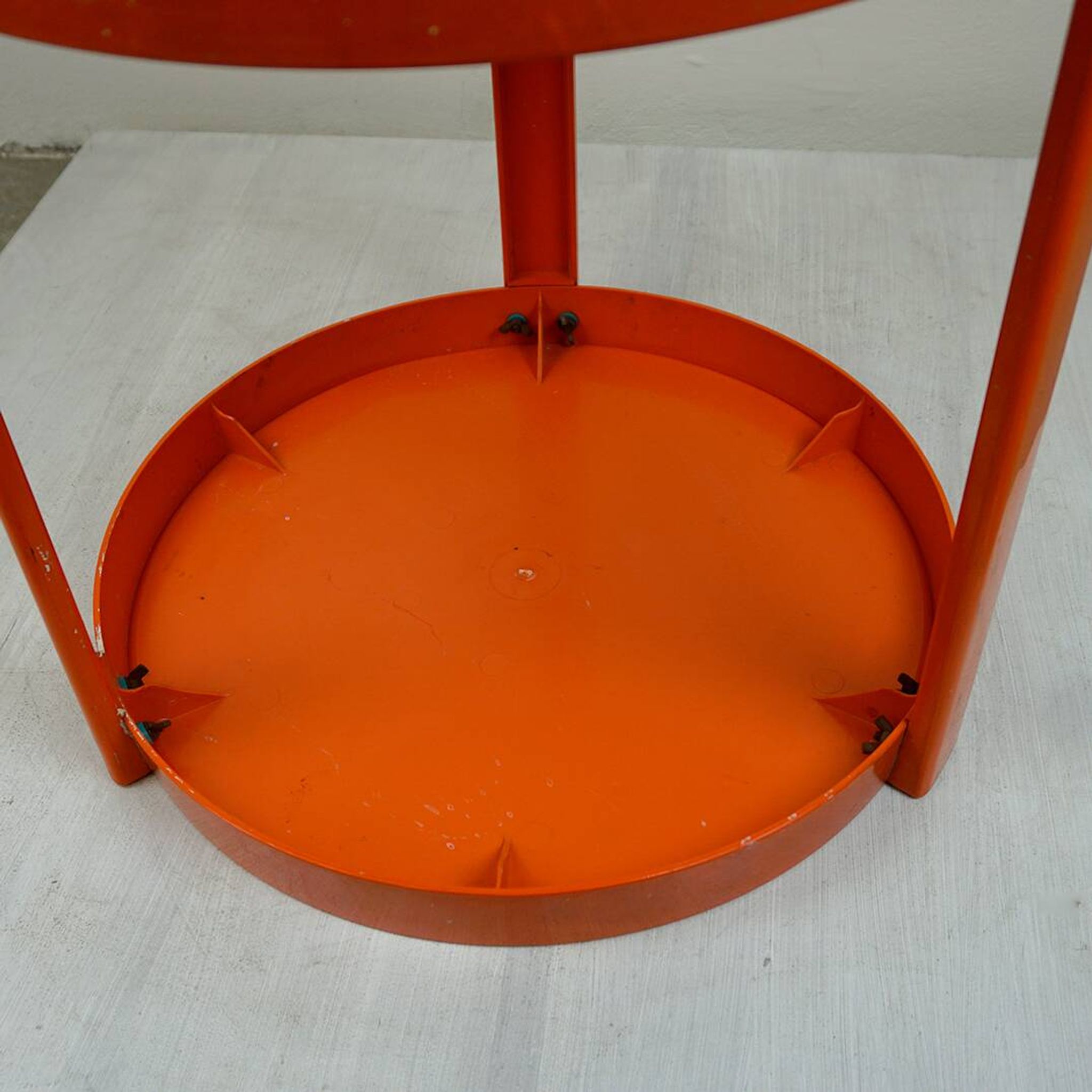 Chariot en plastique orange circulaire de style Space Age italien