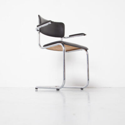 Tubax cantilever chair with black armrest
