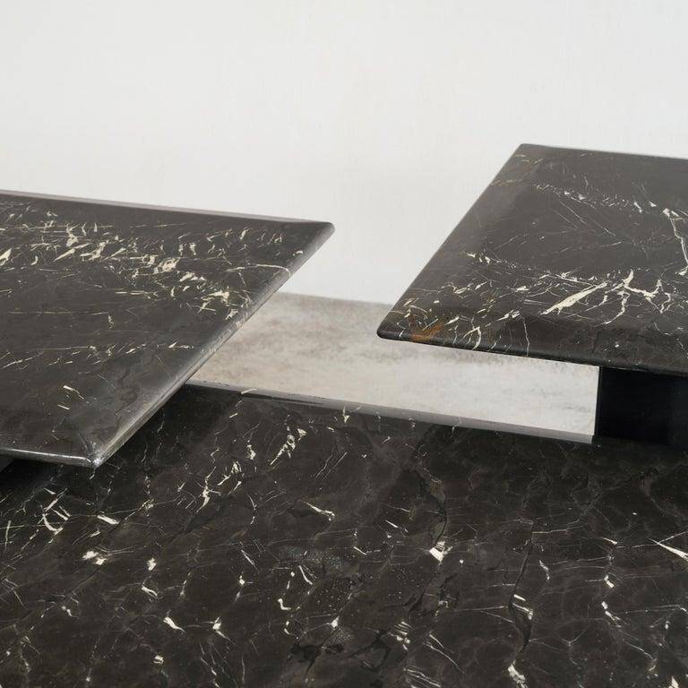 Set of 3 marble and lacquer coffee tables, 1970s.