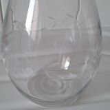 Carafe pattern grape clusters