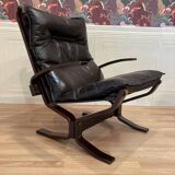Pair of "Scandinavian design" leather armchairs, 1950s "Ingmar Relling" style.