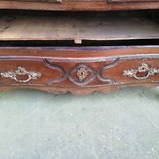 Commode galbée style Louis XVI