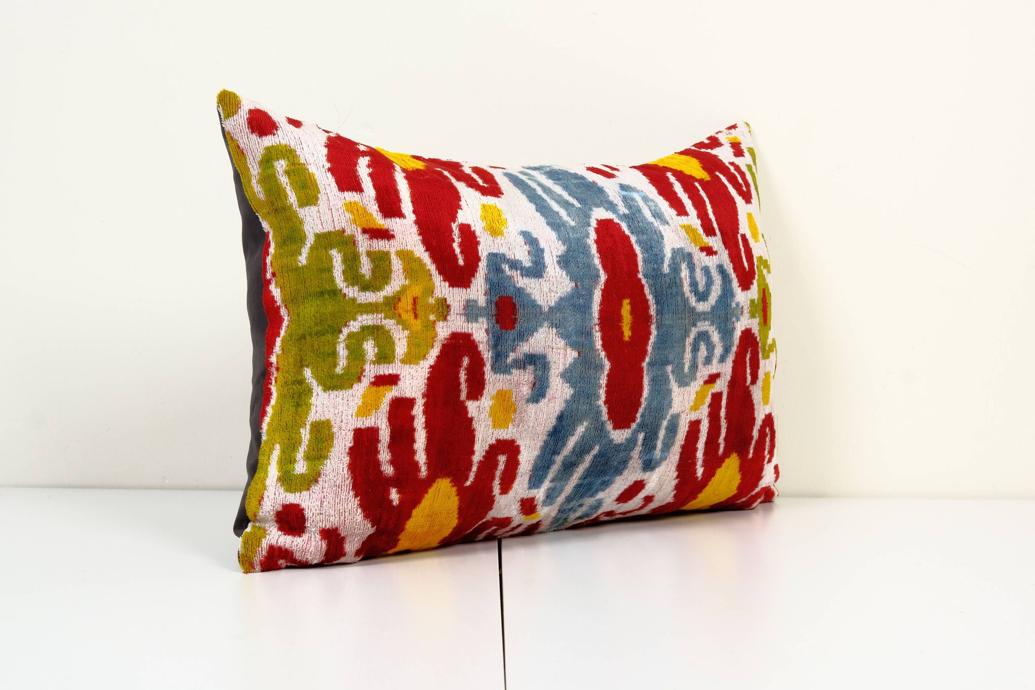 Yellow velvet i̇kat pillow