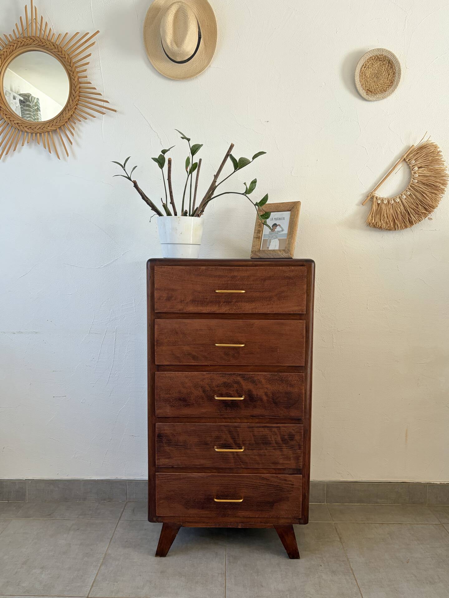 Vintage chest of drawers/commode from the 1960s.
