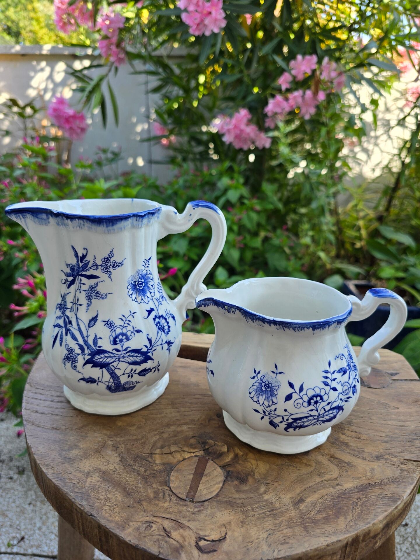 Milk and juice jugs Sarreguemines Lancaster