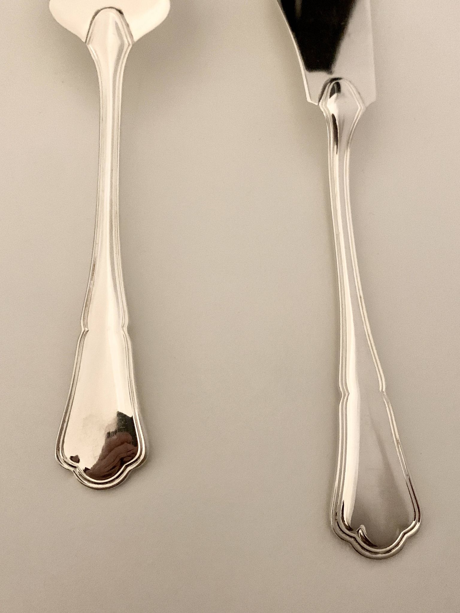 Ensemble de deux couverts de service à poisson Ercuis