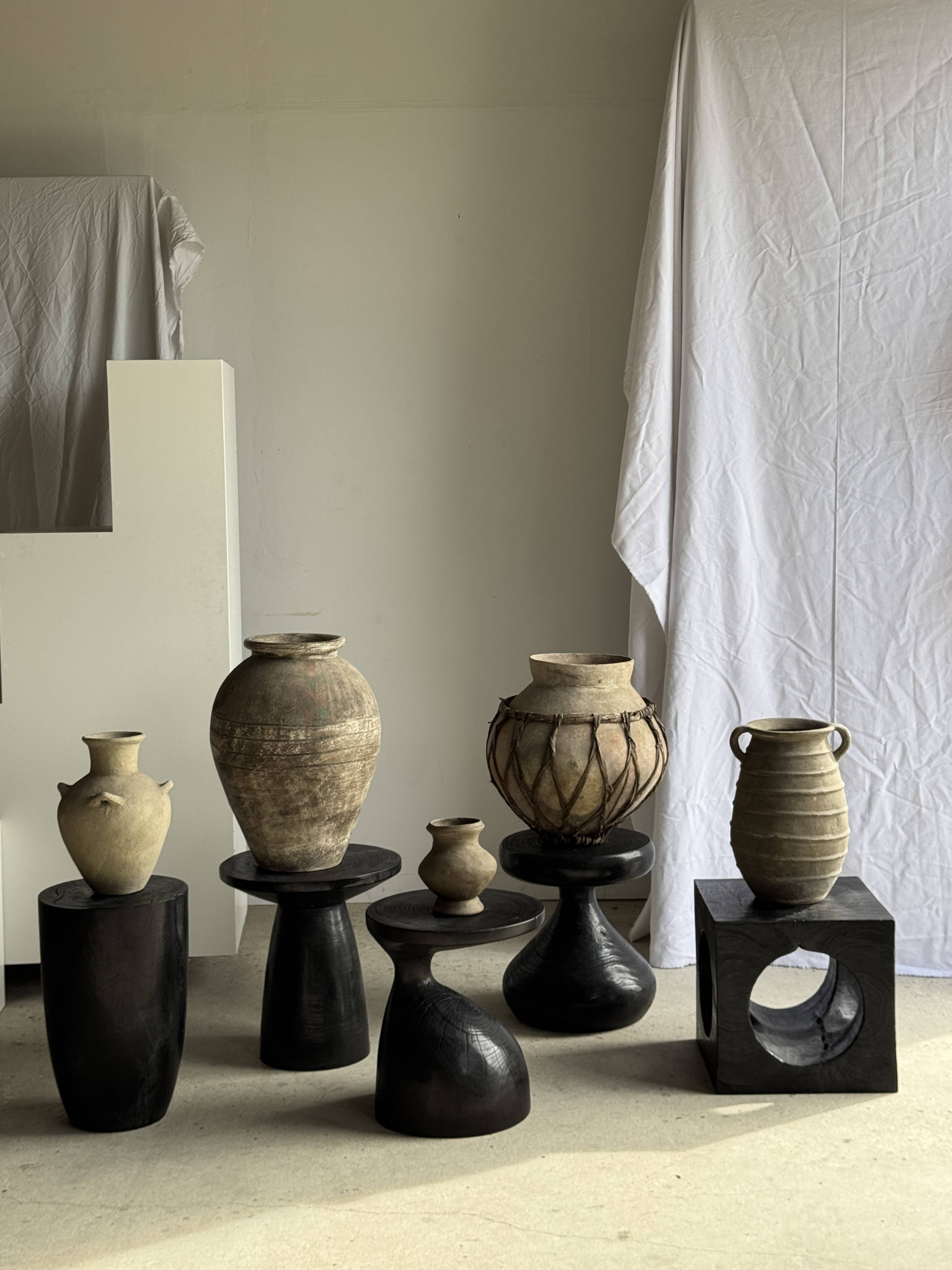 Pawn Black - Stool, side table, end table in solid mango wood.