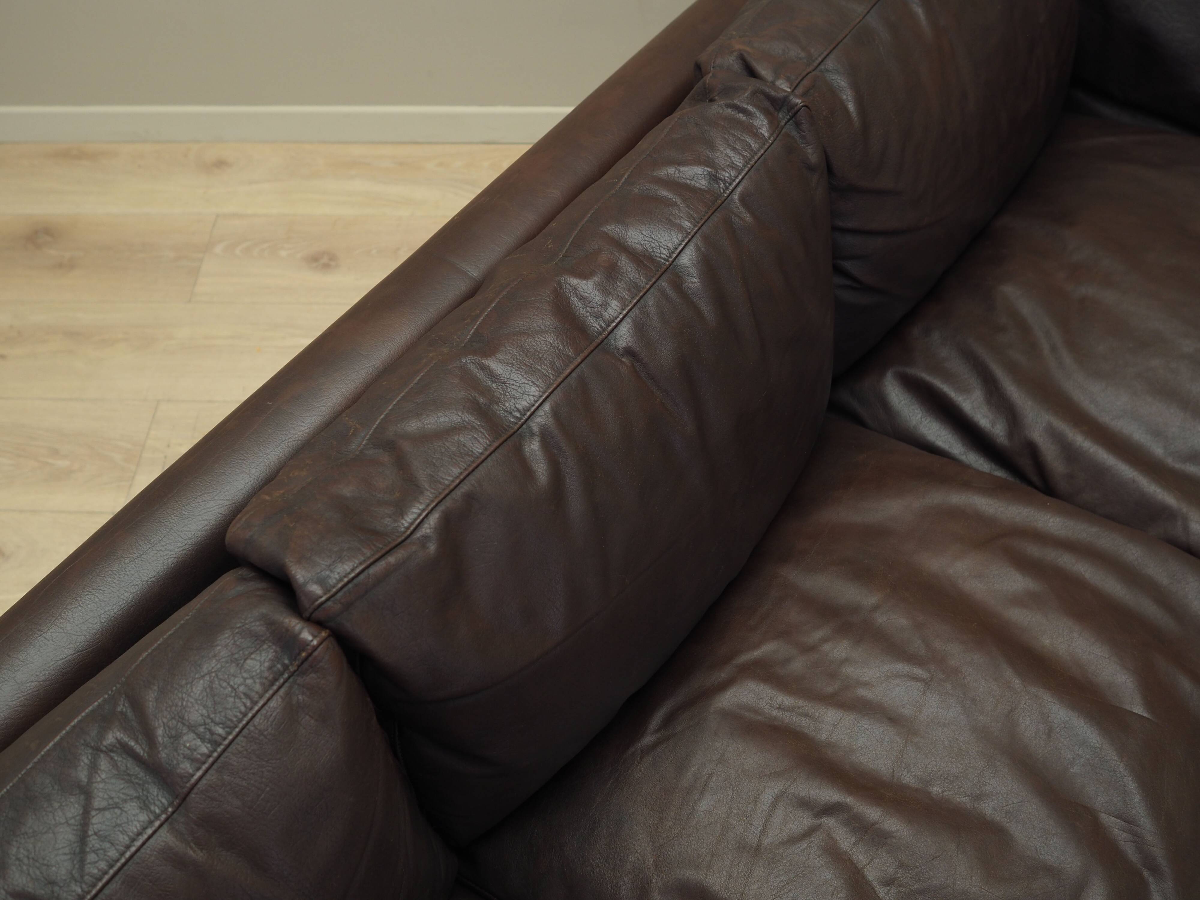 Canapé en cuir marron, design danois, années 1960, production : Danemark