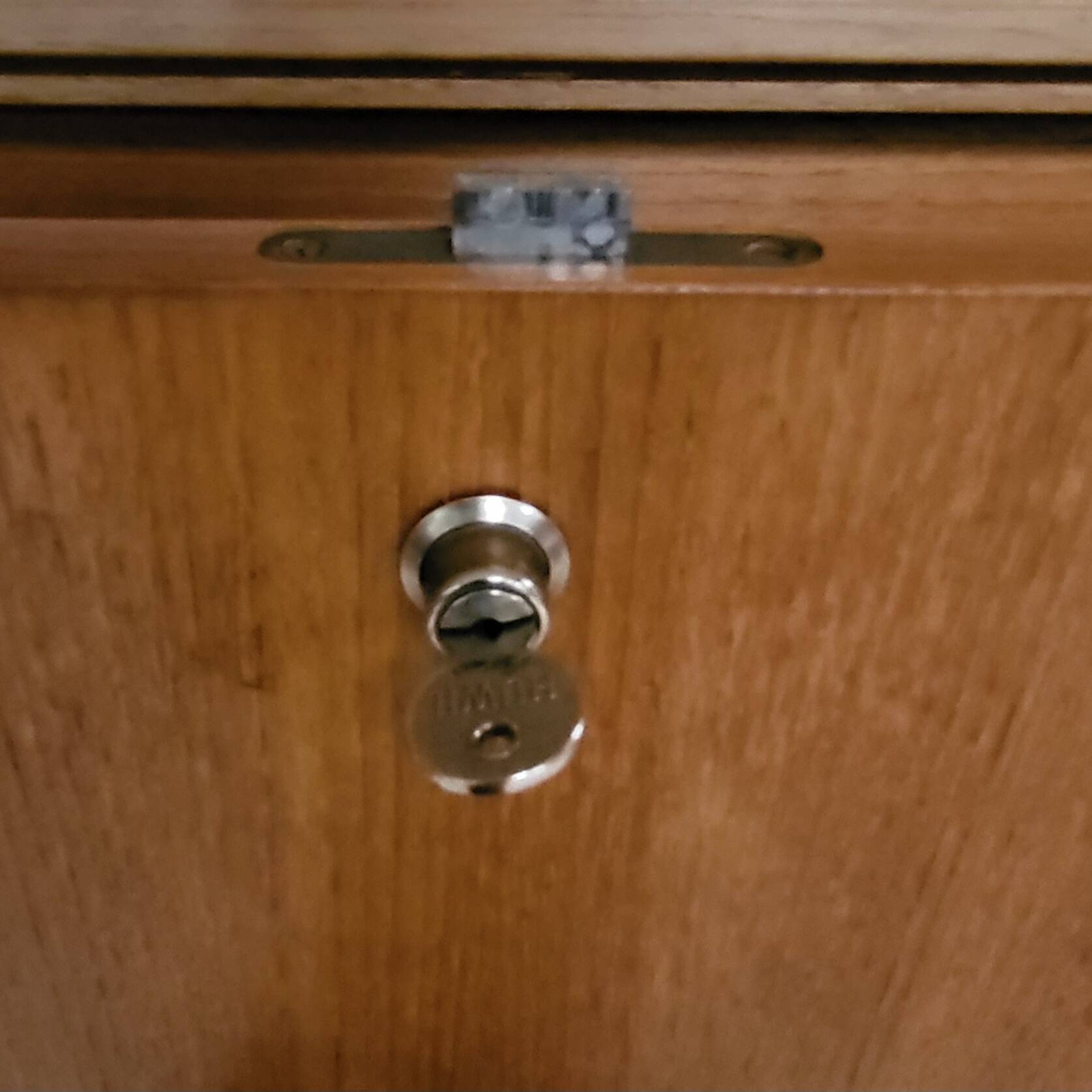 Etagère avec meuble-bar