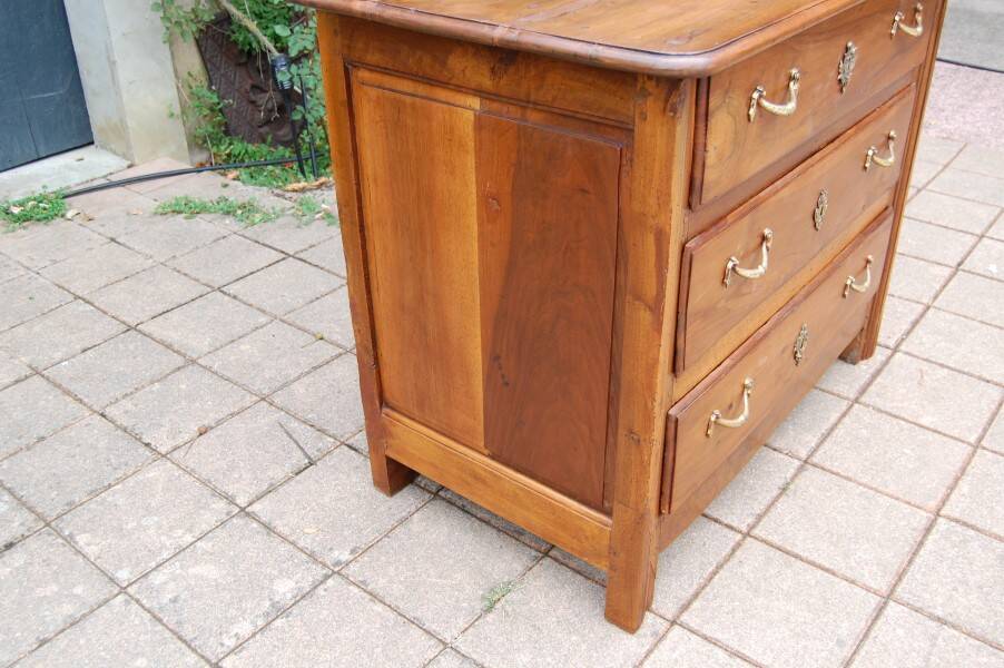 small Louis XV period walnut chest of drawers from the 18th century